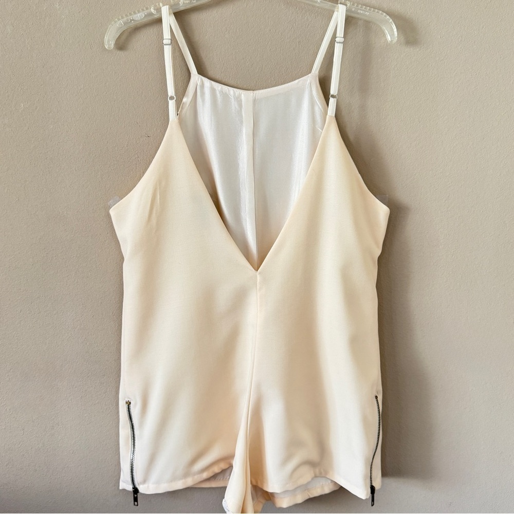 NWT Stone Cold Fox Bullwhip Romper White Size 2 - Picture 7 of 8